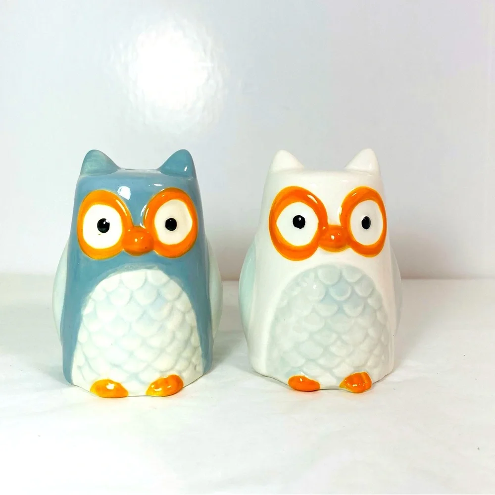Ceramic Owl Figurine Salt And Pepper Shakers Grey White and Orange - Picture 1 of 5